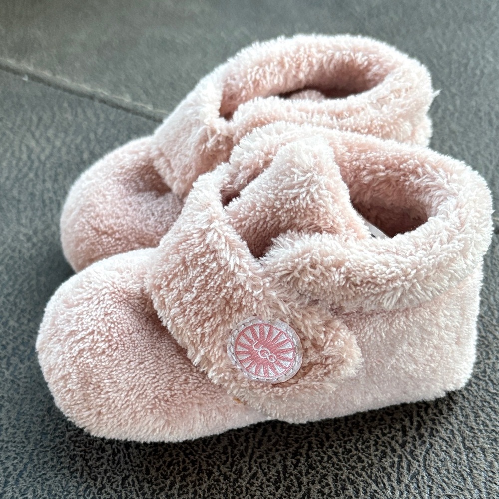 Ugg baby bixbee boot like new sz 2/3
